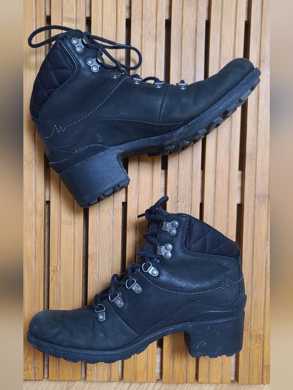 Merrell Chateau Mid-Lace Bootie | Black | Size 9 Womens